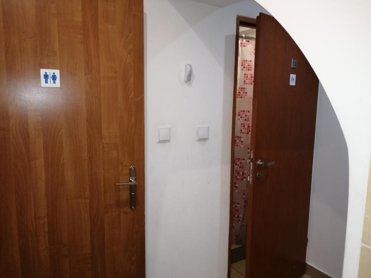 Hostel Gliwice Centrum Parking Екстериор снимка