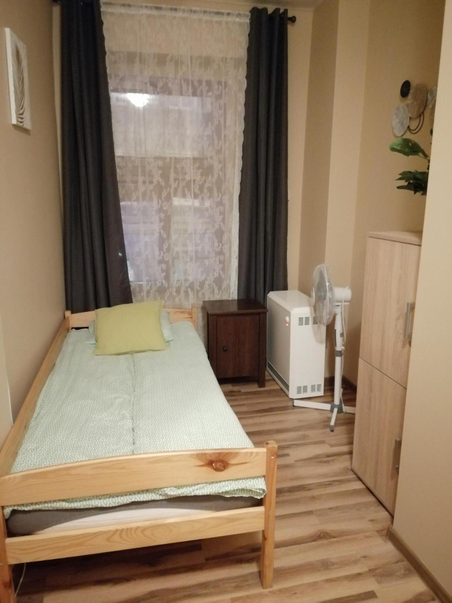 Hostel Gliwice Centrum Parking Стая снимка