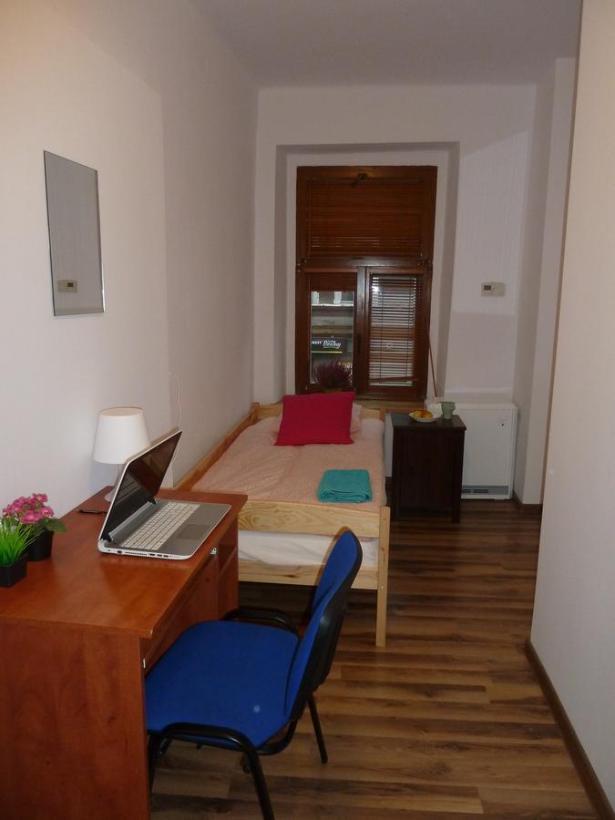 Hostel Gliwice Centrum Parking Екстериор снимка